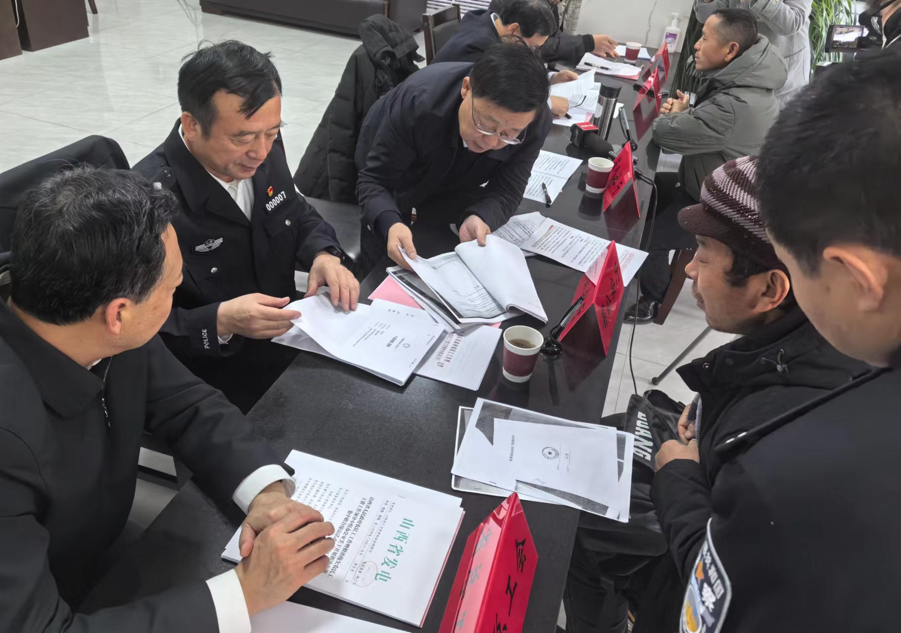 接訪現(xiàn)場1.jpg 接訪現(xiàn)場1.jpg