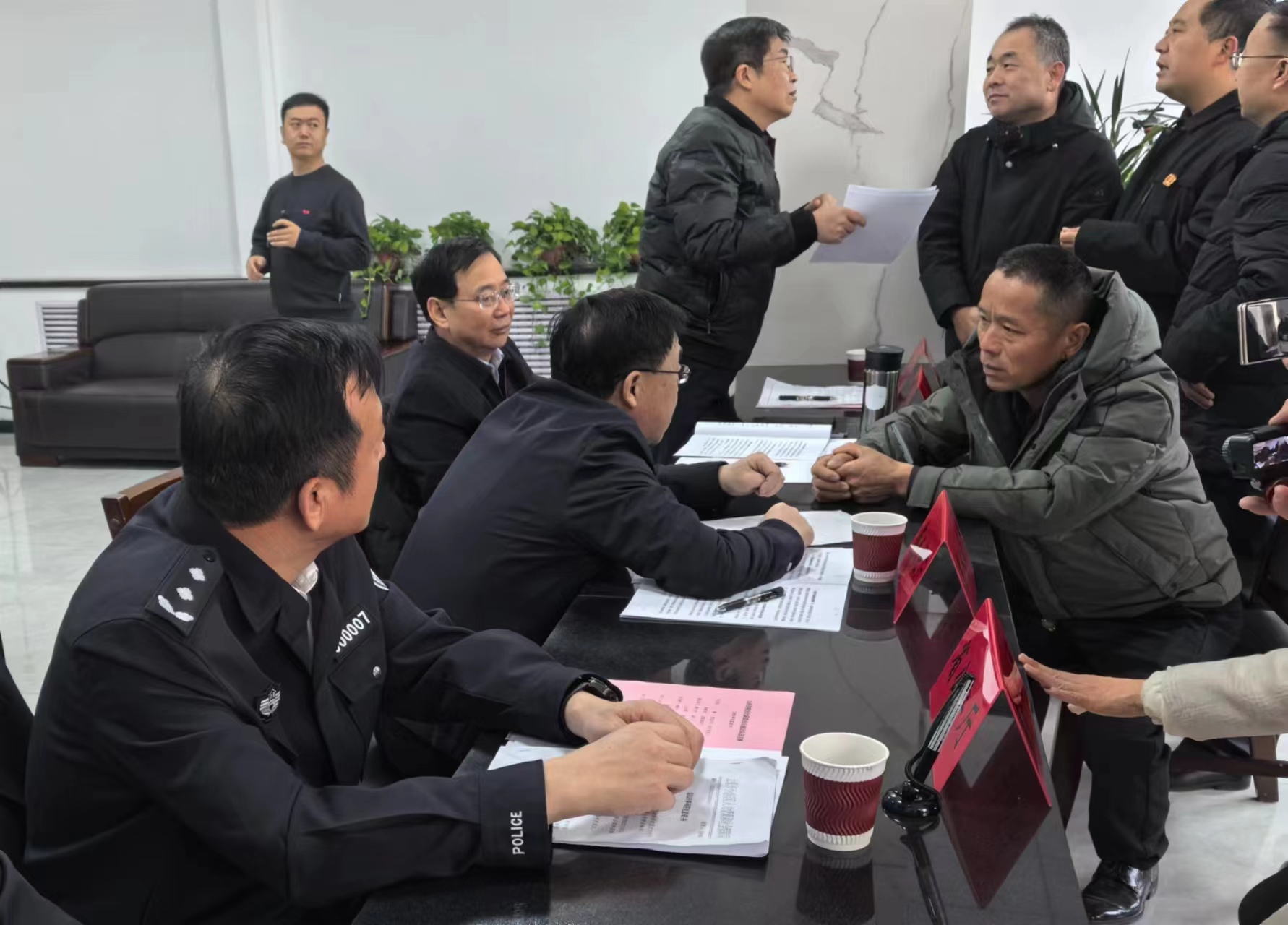 接訪現(xiàn)場2.jpg 接訪現(xiàn)場2.jpg